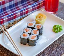 Мини-ролл с лососем
