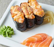 Суши острые с лососем