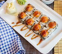 Острый ролл с мидиями