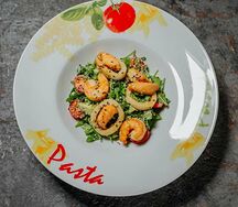 Тёплый салат с рукколой