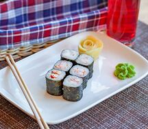 Мини-ролл с королевской креветкой