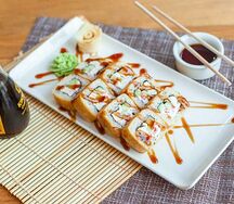 Ролл с королевской креветкой в темпуре