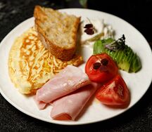 Большой завтрак с куриной грудкой  