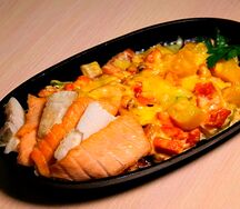 Горячая сковородка с сёмгой и треской
