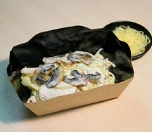 Паста с куриным филе и грибами