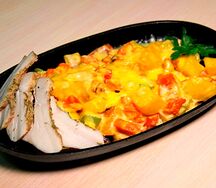Горячая сковородка с курицей