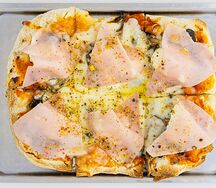 Пицца S Мясная с прошутто и мортаделлой 
