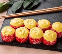 Ролл с креветкой и манго