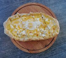 Хачапури по-аджарски с сыром