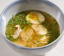 Бульон из домашней курицы с лапшой