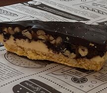 Торт шоколадно-ореховый с соленой карамелью 