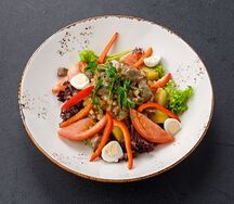 Теплый салат с куриной печенью