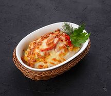 Судак, запеченный с овощами и сыром