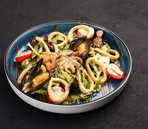 Салат с морепродуктами