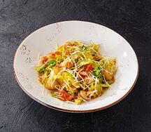 Салат с гребешками и соусом манго
