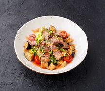 Салат с ростбифом