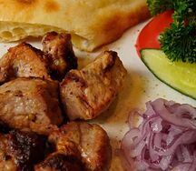 Шашлык из говяжьей вырезки с ломтиками курдюка