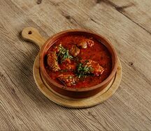 Чашушули с телятиной и овощами в томатном соусе