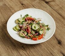 Овощной салат по-грузински с грецким орехом