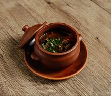 Чанахи Телятина, запеченная со свежими овощами и зеленью