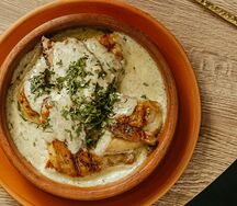 Чкмерули из курицы. Курица в чесночно-сливочном соусе