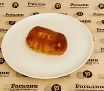 Пирожок с яйцом и луком