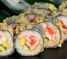 Жареный ролл с креветками