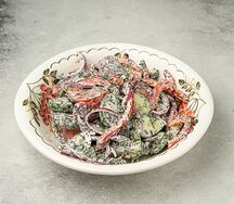 Салат Квитень с маковым соусом