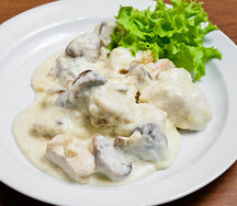 Филе куриное с грибами в сливках
