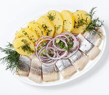 Сельдь с отварным картофелем