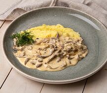 Бефстроганов с картофельным пюре