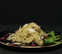 Орзо со сливочно-грибным соусом