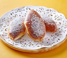 Пирожок с вишней