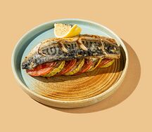 Скумбрия, запеченная с овощами