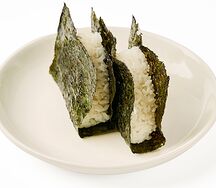 Онигири с крабом