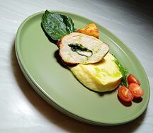 Куриное филе, фаршированное сырно-шпинатным соусом