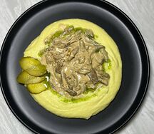 Перечная телятина с грибами и картофельным кремом