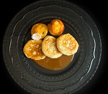 Пышные оладьи с конфитюром из тыквы и обожженной сливой 