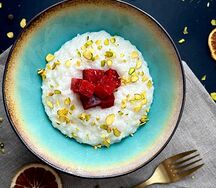 Рисовая каша на кокосовом молоке с вишнево-малиновым мармеладом