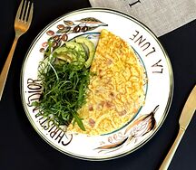 Омлет с лососем и авокадо