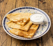 Блины со сметаной
