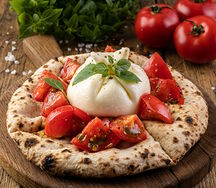 Фокачча с Бурратой и томатами