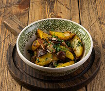 Жареный картофель с белыми грибами