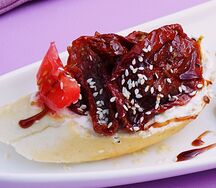 Брускетта с вялеными томатами 