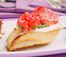 Брускетта с лососем 