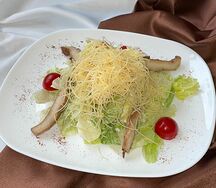 Салат Цезарь с курицей