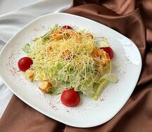 Салат Цезарь с креветками