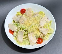 Салат Цезарь с курицей