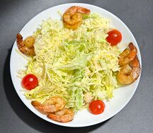 Салат Цезарь с креветками