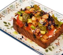 Бриошь с креветками и творожным сыром